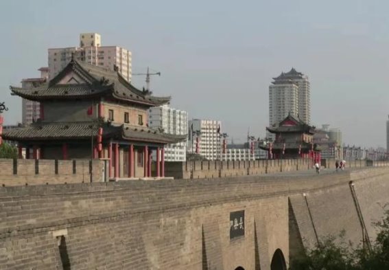 朱迅游览西安古城墙，见证历史与现代的交融魅力