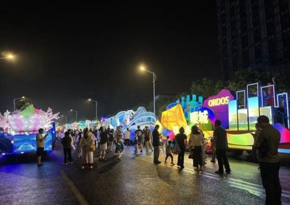 嘉定花车巡展：夜色中绽放的文化之花