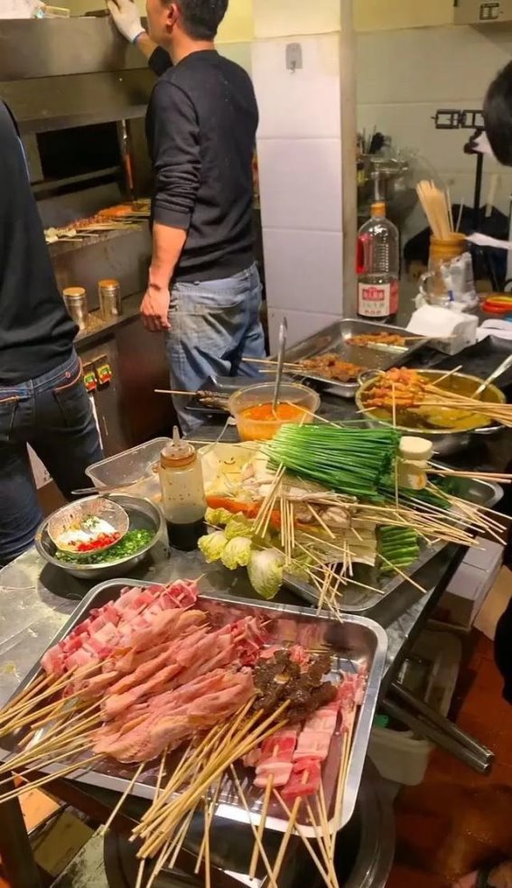 8万买下朋友的烧烤店究竟是利润大还是情谊重要？答案令人震惊！