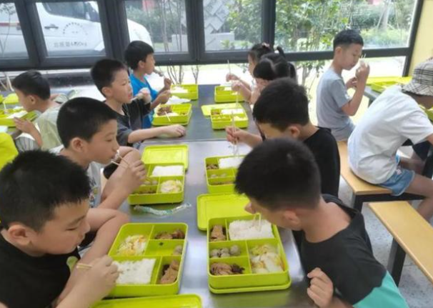 深圳同志导航报道：预制菜进校园，是魔，还是佛