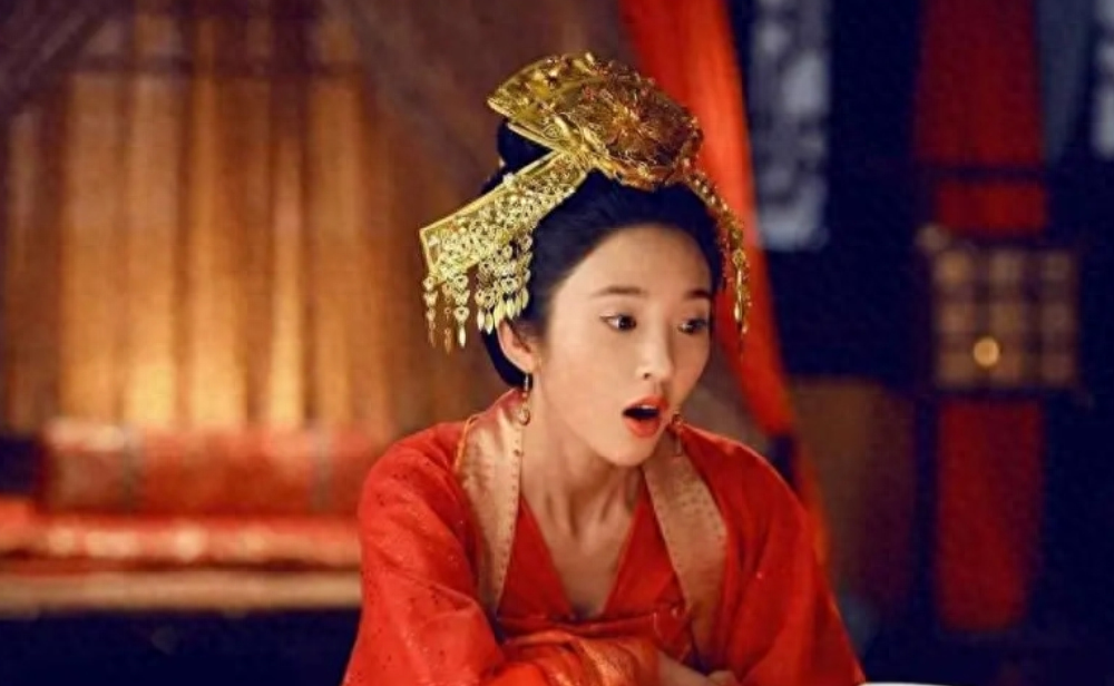 宫廷奇闻：妃子姨妈降临，侍女代位生下开国皇帝刘秀的意外传奇