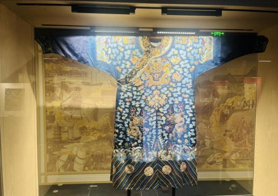 杭州中国丝绸城展览馆·江南刺绣馆盛大开馆，丝绸文化与现代科技交织呈现