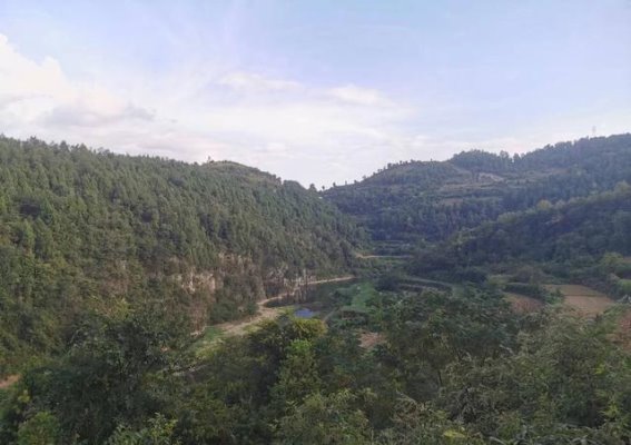 李家寨的倒流水与古堡遗址探秘