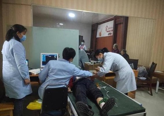 吃饭暗示胰腺癌？这些异常症状要警惕，及早检查很重要