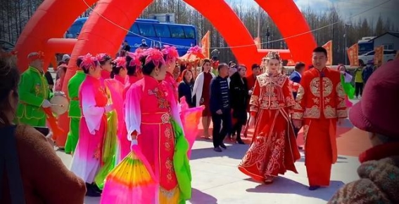 23年东北百万网红娶俄罗斯美女，婚礼现场，陆毅夫妇倾情献唱