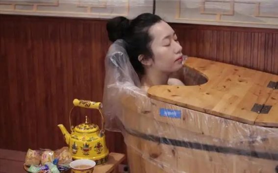 冬季泡澡的好处与隐患：掌握正确方式，才能获得健康加持