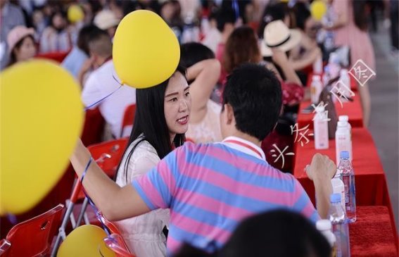 自驾游中的友情困境：误会背后的成长与理解近日，一篇关于自驾游中友情困境的真实故事在网络上引发热议。故事主人公小雪与多年好友玲子计划了一场桂林自驾游，却因为行程安排的误会而陷入了冷战。玲子对自己的期望与小雪的期待产生了巨大落差，最终导致了友情的一场意外危机。