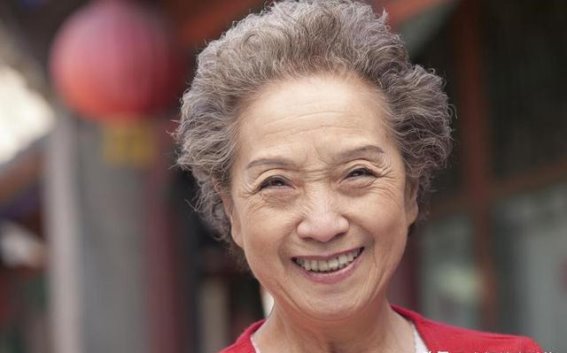 陈婆婆的艾叶枕，八个月后惊人变化，气色红润走路轻快