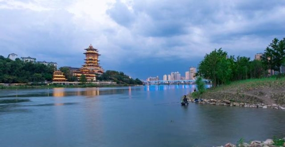 越王楼，涪江之滨旅游胜地，绵阳著名地标之一