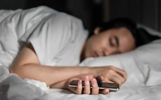 睡前吃碳水化合物能助眠？揭开真相与误区