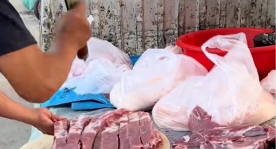为啥买排骨不建议让店家剁？原因在这里，以后你还偷懒吗？
