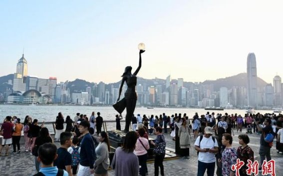 香港旅游业迎来新高峰：访港旅客持续增长，未来发展充满期待
