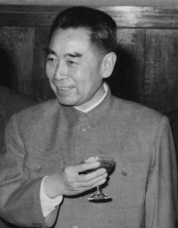 周总理罕见发怒，因一件小事怒斥为何让毛主席“站岗”