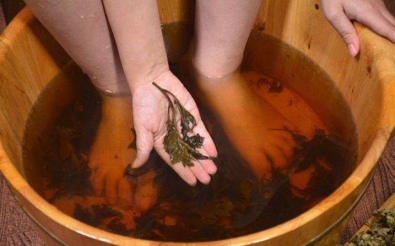 中药泡脚的五种经典方剂与其显著效果