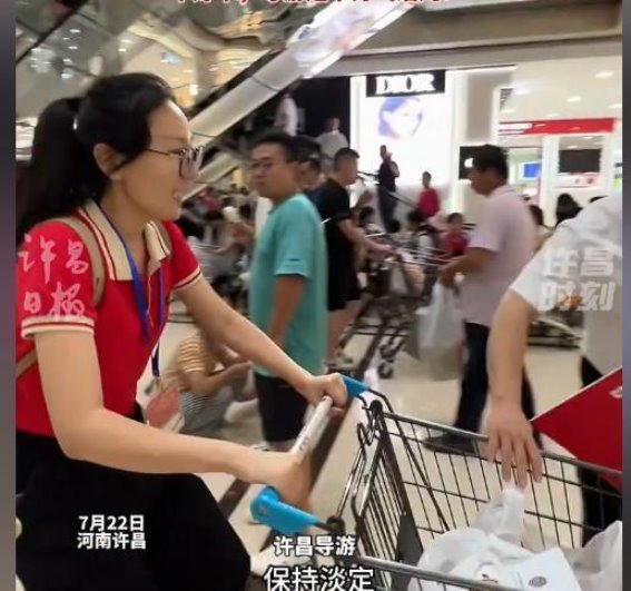 导游还是保姆？北京600人团逛胖东来被伺候爽了”，连买都不让