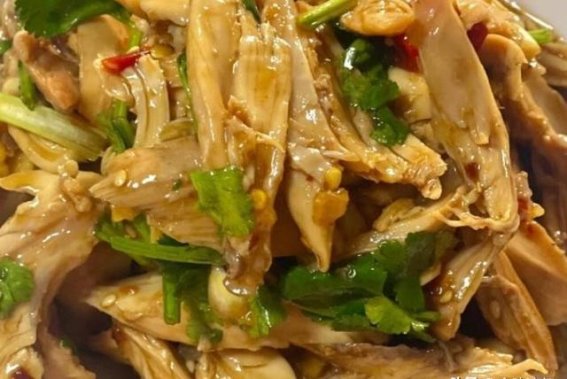鸡腿新吃法，凉拌风味更下饭，搭配黄瓜小米辣，暖胃强身又解馋