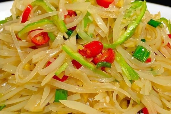 进入7月，我太爱凉拌土豆丝了，爽脆下饭，健脾开胃，一人食经典