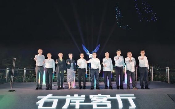金鸡湖畔的“飞翔”：文化交流的新象征