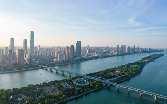 长沙：中部经济新引擎的崛起与挑战