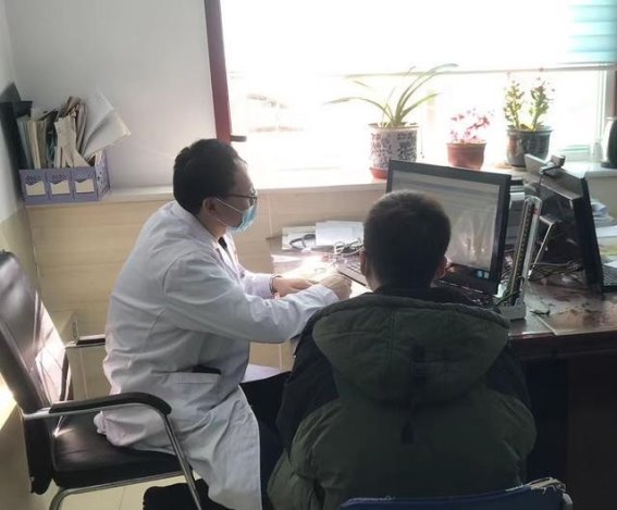 61岁大爷肾结石，天天生吃西红柿半年，体检结果让医生大吃一惊