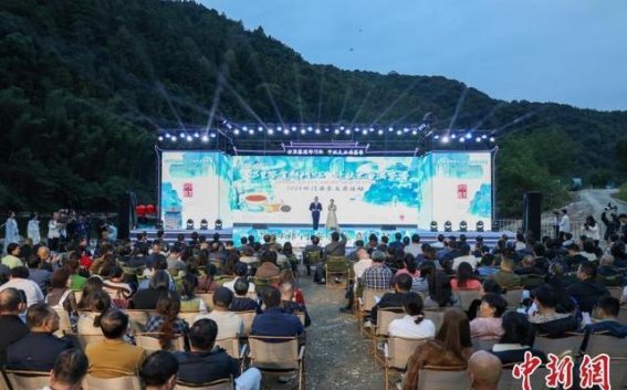 茶旅的魅力：探索安徽祁门的红与黑