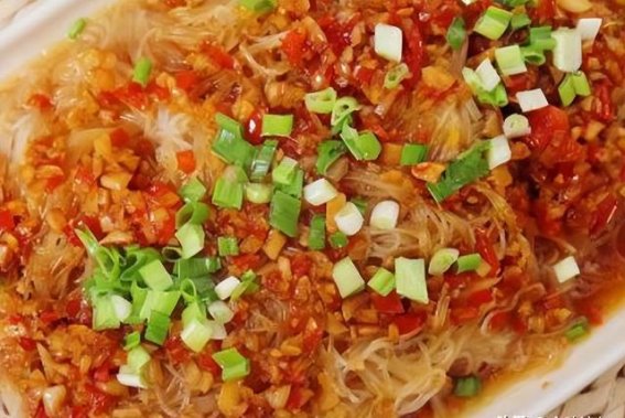 金针菇绝绝子的解馋吃法，搭配蒜蓉和粉丝，益智安神，嫩鲜又味美